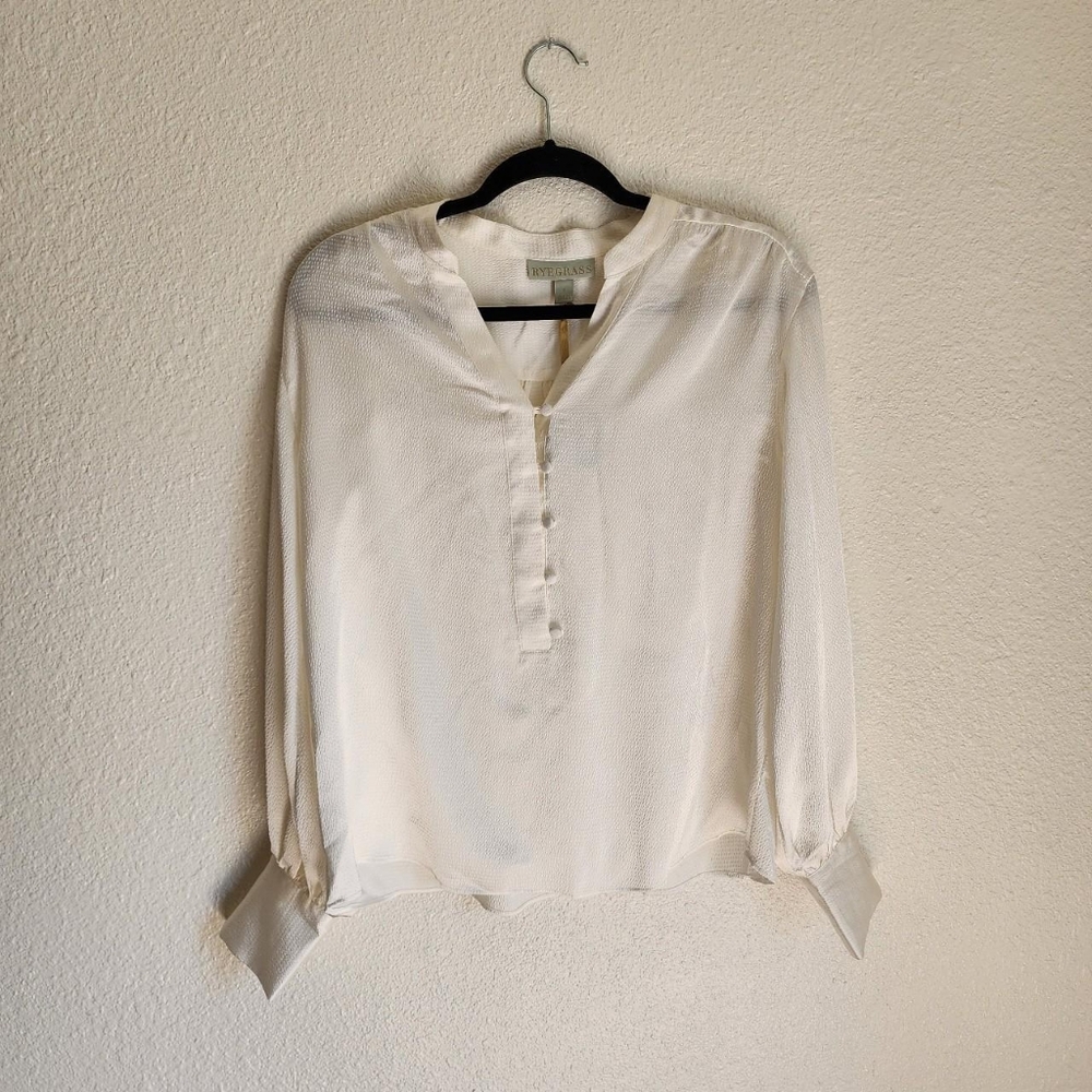 Beautiful Ryegrass Cream button up blouseSize Small NWT